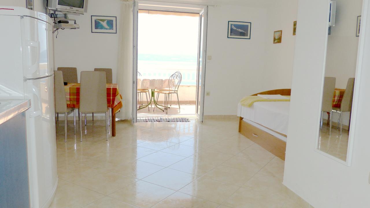 Beach Front Apartments Balica Rat Omiš Esterno foto