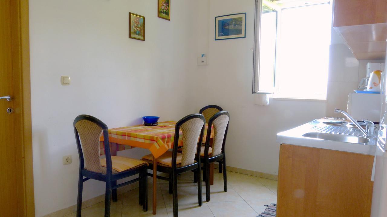 Beach Front Apartments Balica Rat Omiš Esterno foto
