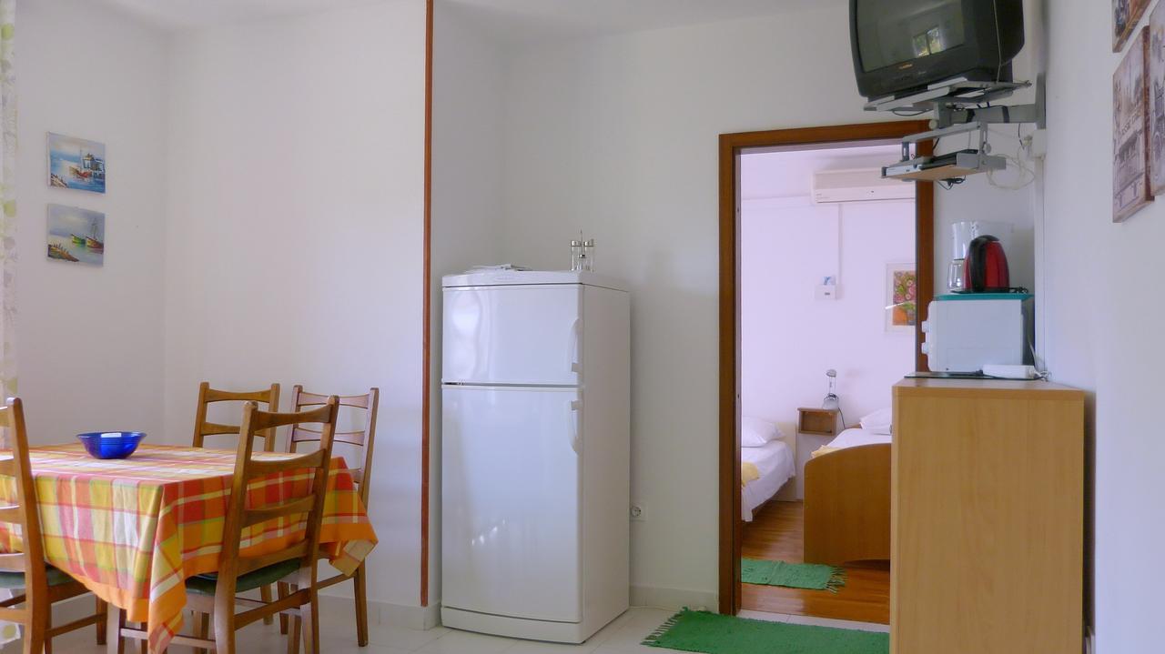 Beach Front Apartments Balica Rat Omiš Esterno foto